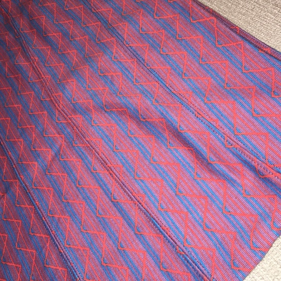 Pattern BodyCon Skirt - Picture 5 of 5